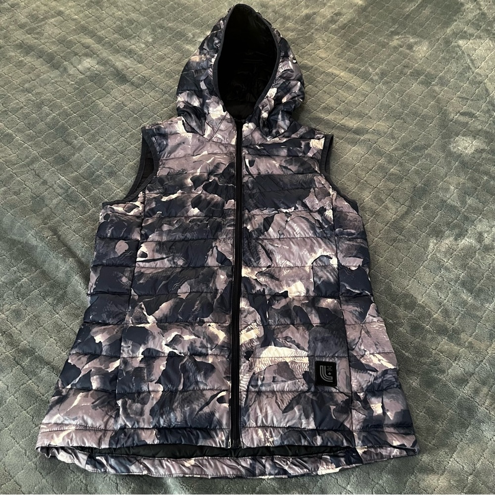 Lolë Hooded Down Puffer Vest Camo Duck Down Insulated Lightweight Winter